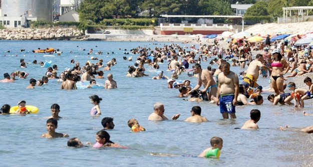 Sıcak hava sahile akın ettirdi