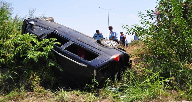 Tur minibüsü şarampole yuvarlandı