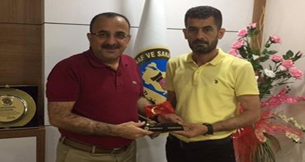 Tural'dan Alataş'a anlamlı hediye