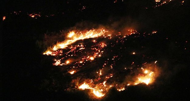 Yangını söndürmek için gece gündüz çalışılıyor