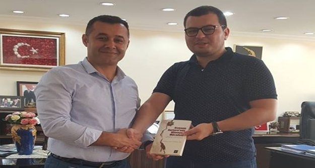 Yeni kitabı ile Başkan Yücel'i ziyaret etti