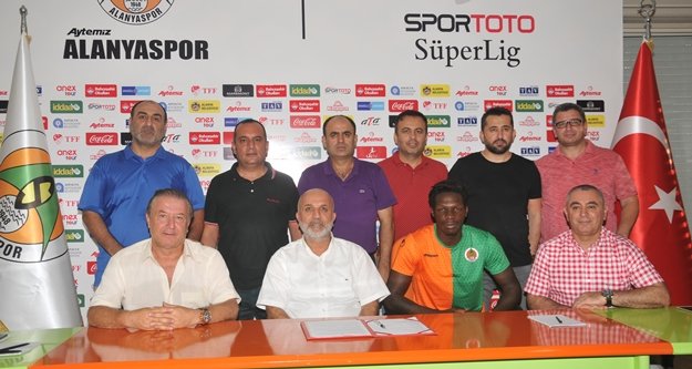 Yıldız futbolcu Alanyaspor'a imzayı attı
