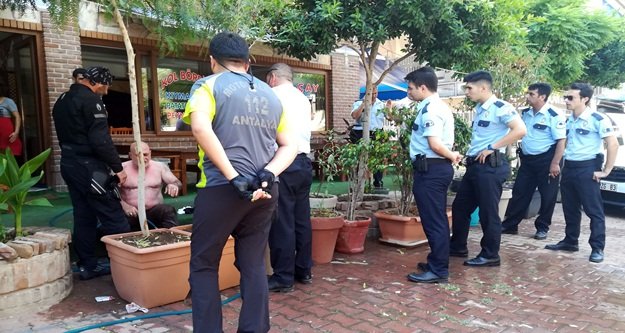 Zabıtanın cezasına sinirlendi, kendini yakmak istedi