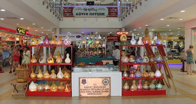 Alanya'daki mahkumlar sergi açtı