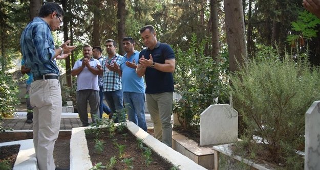 Başkan Yücel kimsesizleri ve şehitlerimizi unutmadı