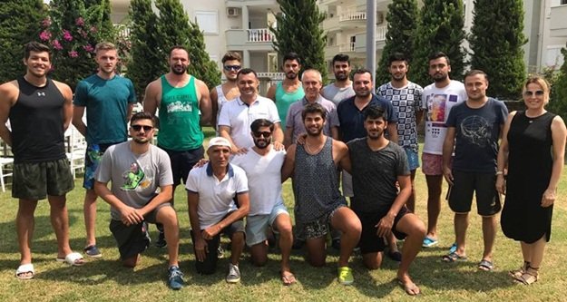 Başkan Yücel’den şampiyonlara jest