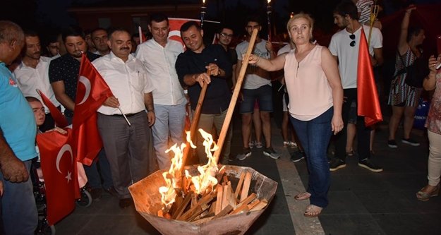 Büyük zafer fener alayı ile kutlandı