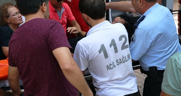 Cinnet getiren kadın elindeki iki bıçakla kendini mutfağa kilitledi