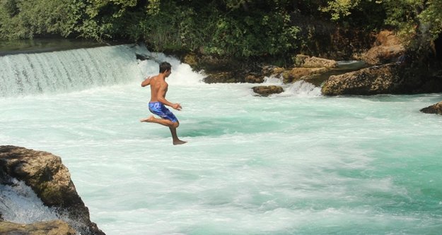 Gençlerin ölüm oyunu
