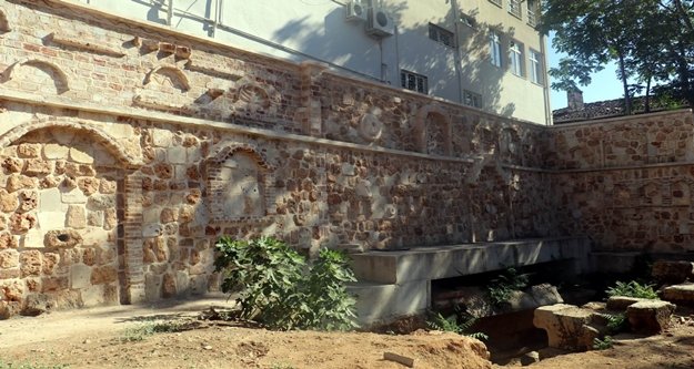 Kaçak antik tiyatro kazısı iddiası