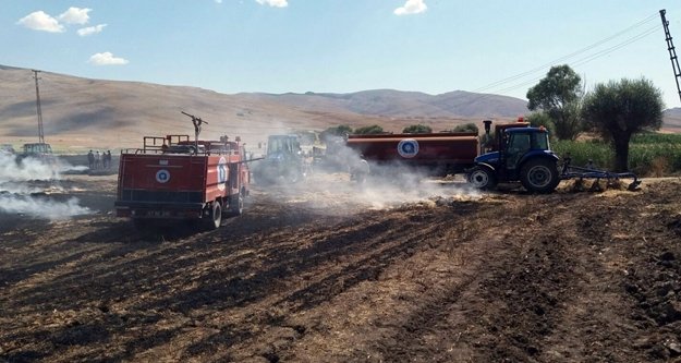 Kamyonet elektrik tellerine dokununca yangın çıktı