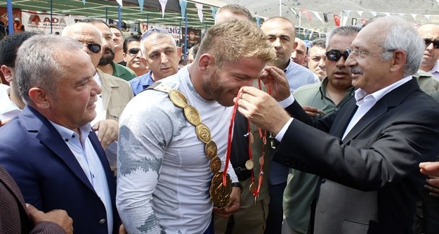 Kılıçdaroğu Antalya'da er meydanında