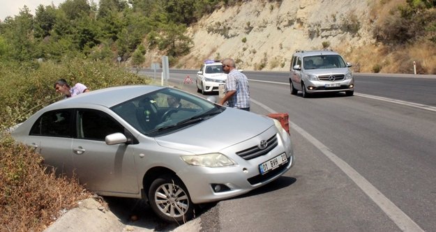 Muz almak isterken aracından oluyordu