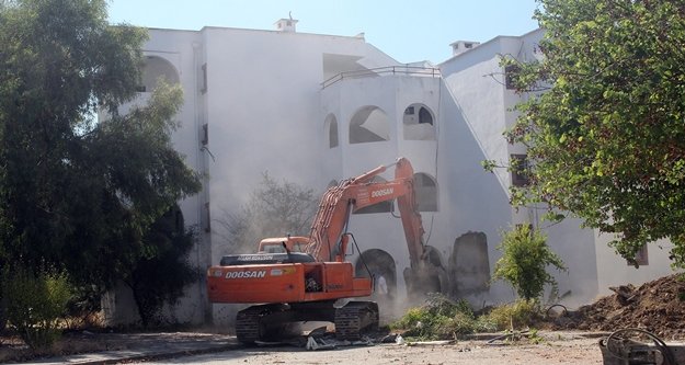 Turizm lojmanlarına sezon ortasında yıkım