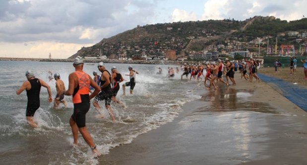 27. Alanya Triathlon yarışları başladı
