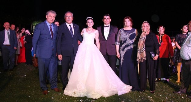 AK Partiyi buluşturan düğün