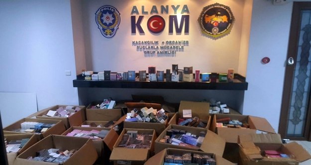 Alanya'da kaçak parfüm operasyonu