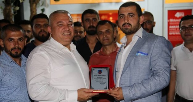 Alanya Sevdalılarından Şahin'e teşekkür plaketi