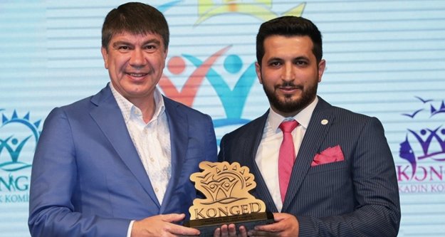 Başkan Türel'e engelsiz plaj ödülü