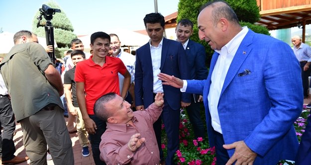 Çavuşoğlu Antalya'da adım atmadık yer bırakmadı