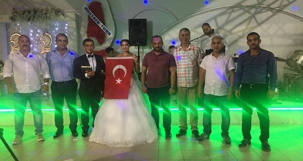 Kardelen ve Lütfi dünya evine girdiler