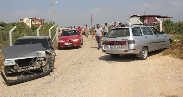 Komşuda kaza: 3 kişi yaralandı