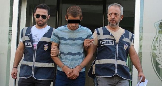 Midibüste uyuyan şoförün cebini kesip cüzdanını çaldılar