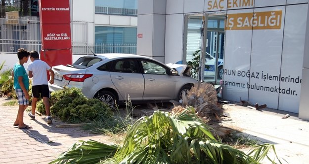 Otomobil sağlık merkezine girdi