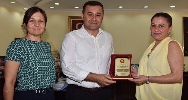 THK'dan Yücel'e teşekkür plaketi