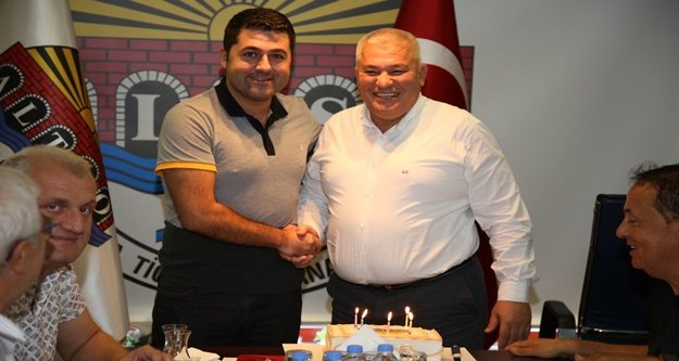 Uygun'a doğum günü sürprizi