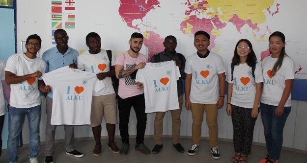 Yabancı uyruklu öğrenciler Alanya'da mutlu