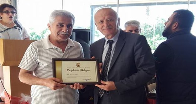 25 yılını dolduran esnafa teşekkür belgesi