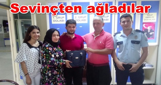 Alanya'da para dolu çantayı deveci buldu