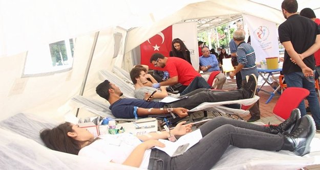 Alanya gençliği kan verdi