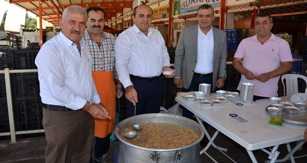 Alanya Hali'nde aşure dağıttılar