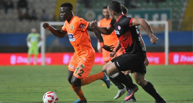 Alanyaspor zayıf rakibine fırsat tanımadı