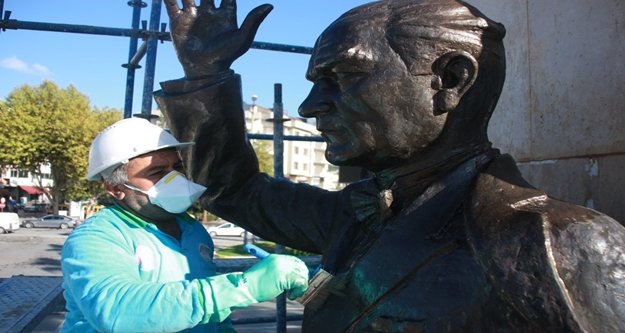 Atatürk Anıtı'na profesyonel bakım