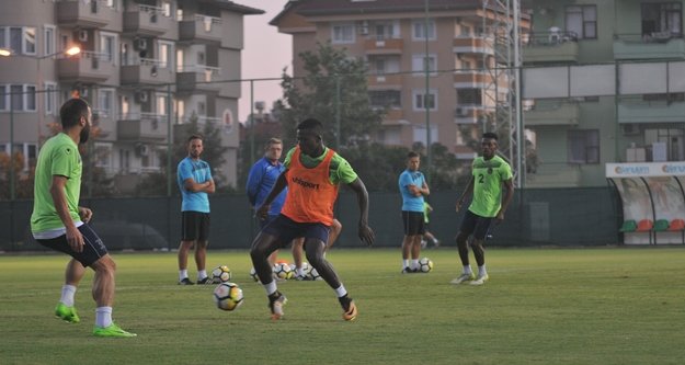 Başakşehir hazırlıkları tam gaz sürüyor