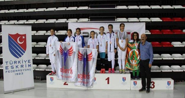 Eskrimde Alanya'ya büyük gurur