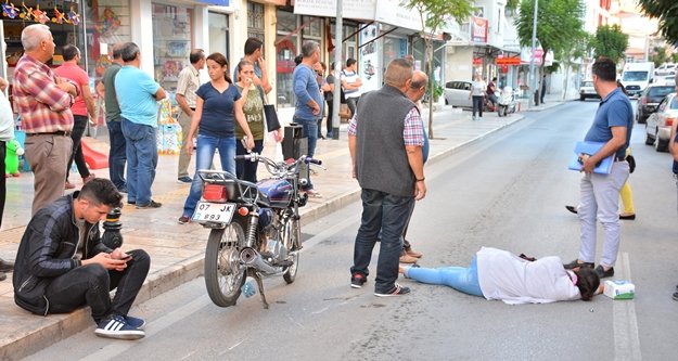 İki kız kardeşe motosiklet çarptı