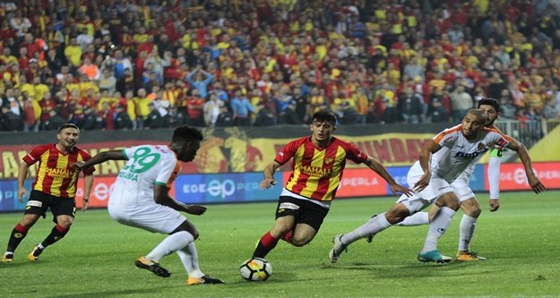 İzmir'de puanı uzatmalarda kurtardık