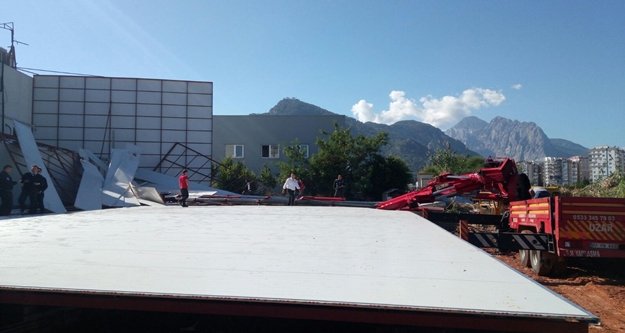 Korkunç vinç kazası! 1 kişi yaralandı