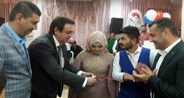 MHP'nin emektar ismi kızını nişanladı