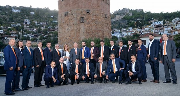 Nuri Demir ekibiyle sahaya indi