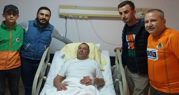 Talihsiz olay! Tribünden düşerek yaralandı