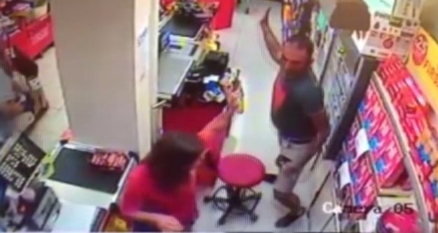 Yumruklanan kasiyer saldırganın özrünü kabul etmeyecek