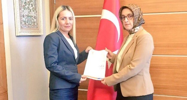 Ak Parti kadın kollarında bayrak değişimi