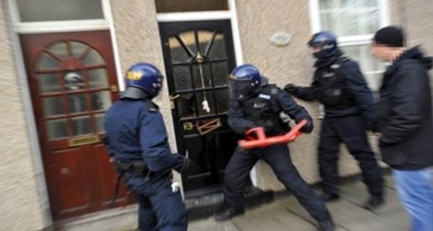 Alanya'da günü birlik evlere baskın