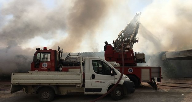 Antalya'da depo yangını korkuttu