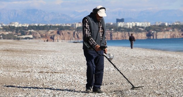 Antalya'da dünyaca ünlü sahilde define avı